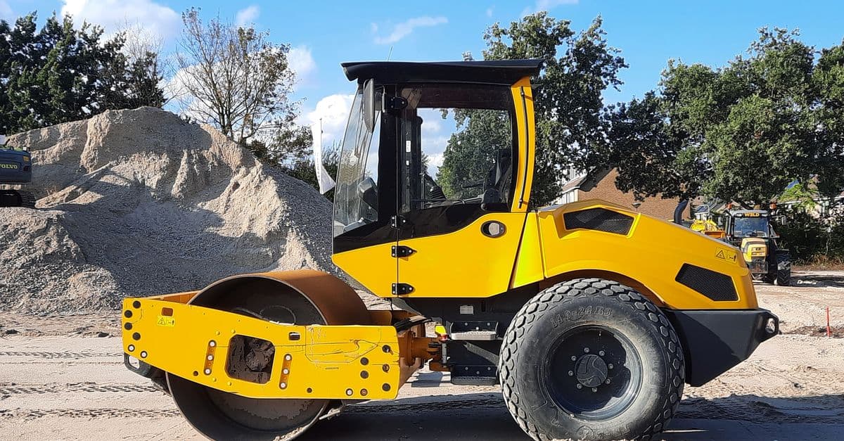 Roller Compactor Rental in Abu Dhabi for Construction Projects Roller Compactor Rental in Abu Dhabi for Construction Projects