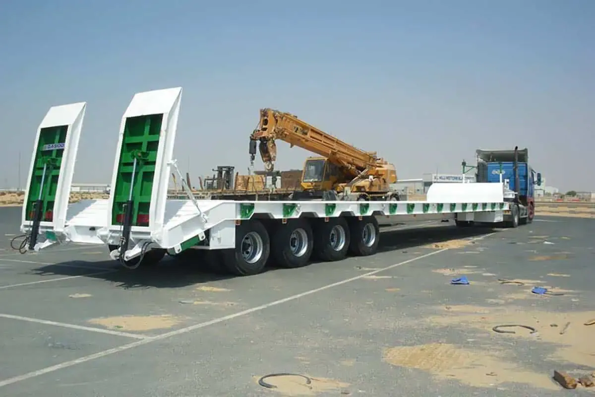 Lowbed trailer rental UAE – flatbed and extendable trailer for heavy transport Abu Dhabi