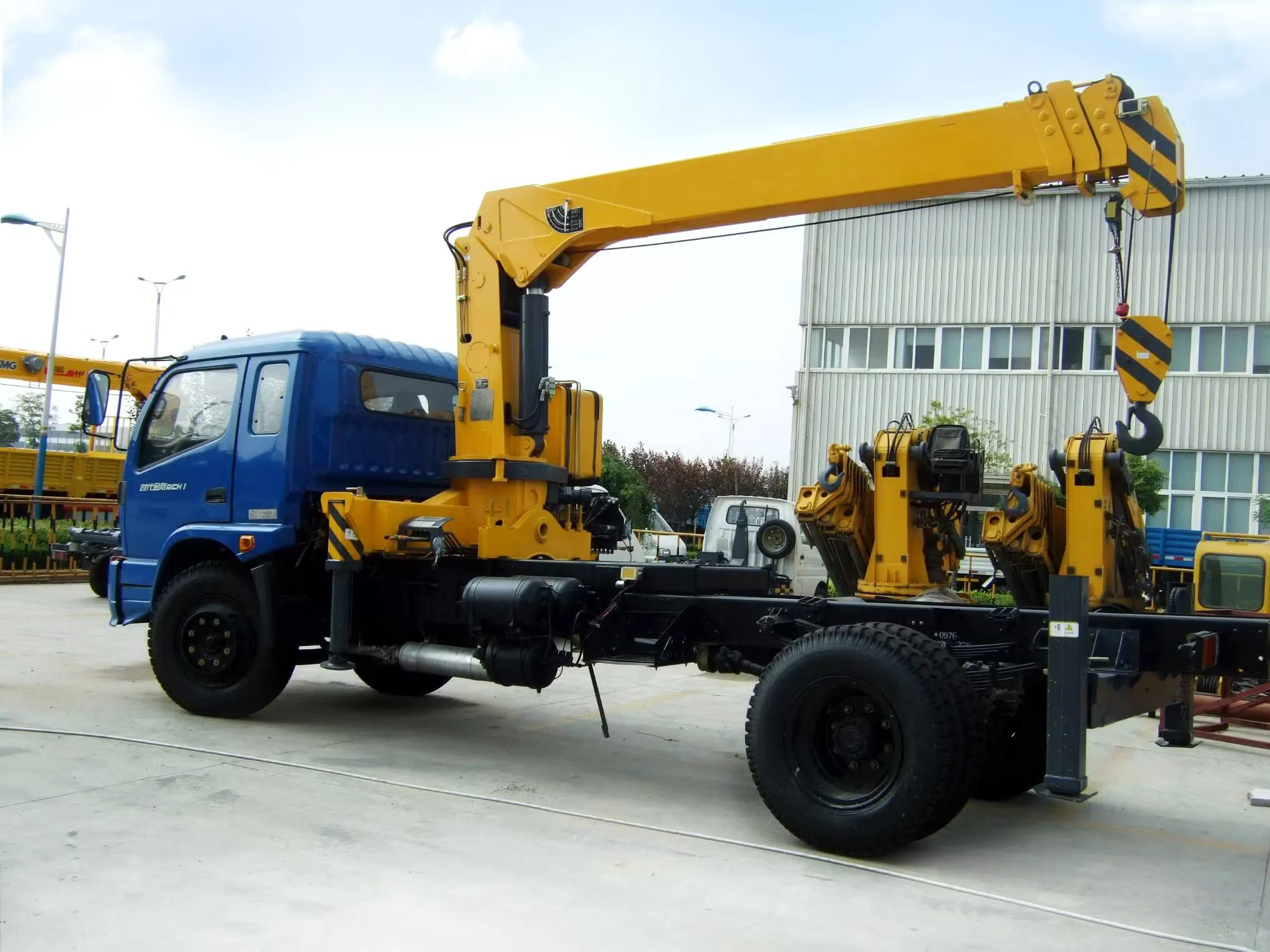 Good-Price-14-Ton-18-5-M-Boom-Length-Stiff-Boom-Truck-Loader-Crane-Sps35000 Truck Loader Cranes