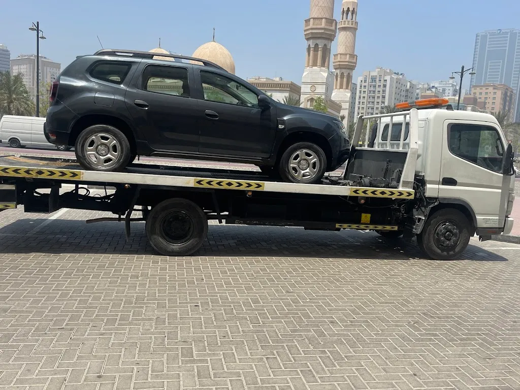 Towing recovery vehicle rental Abu Dhabi - Taineq heavy-duty recovery truck fleet